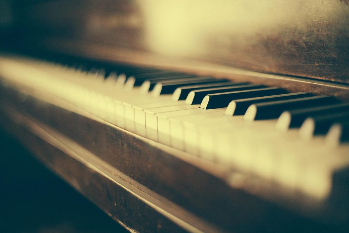 Le clavier d'un piano à queue